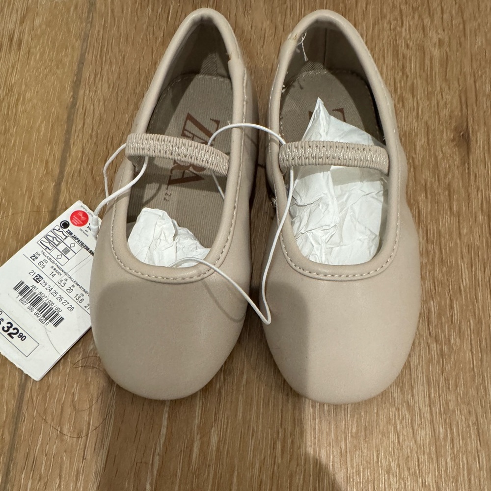 Girls neutral flats/ballerina shoes
